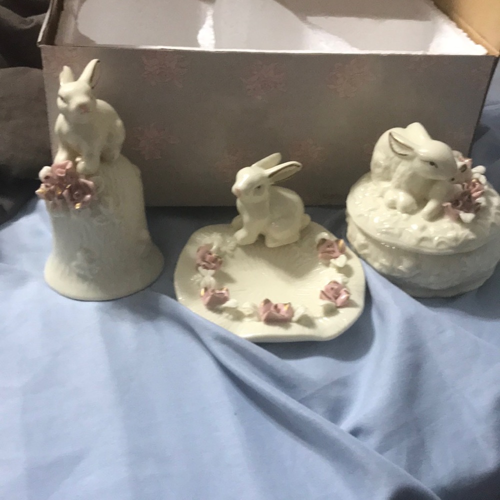 - Roses and bunnies 3 piece gift set